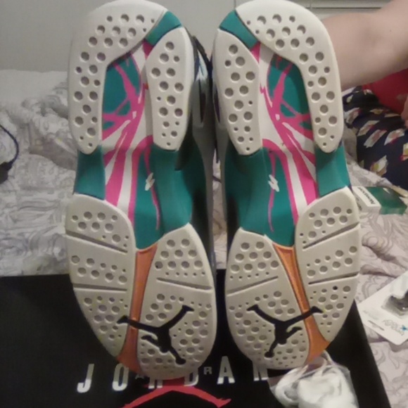 Air Jordan 8 Retro - Picture 3 of 4